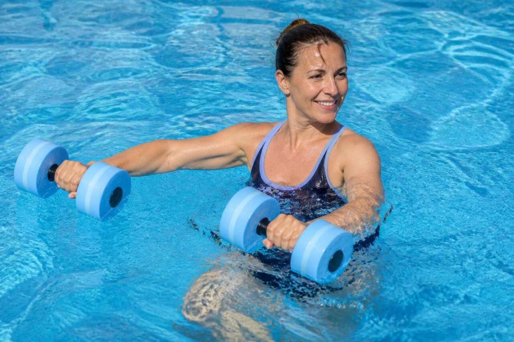 Les multiples bienfaits de l'aquagym : sculpter son corps sans impact articulaire