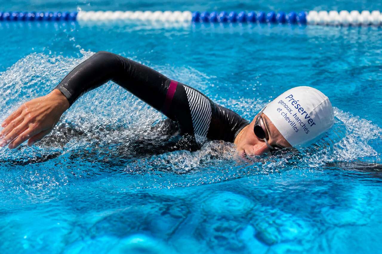 Quelles s&eacute;ances de natation int&eacute;grer pour soulager genoux, hanches et chevilles