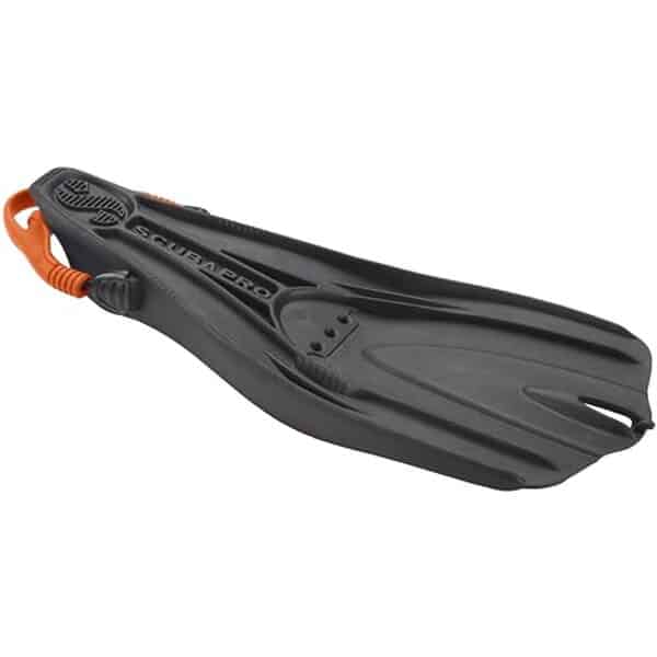 Découvrez notre test détaillé des palmes Scubapro GO Club XL noires : performances, confort et qualité pour vos sessions de plongée sous-marine.
