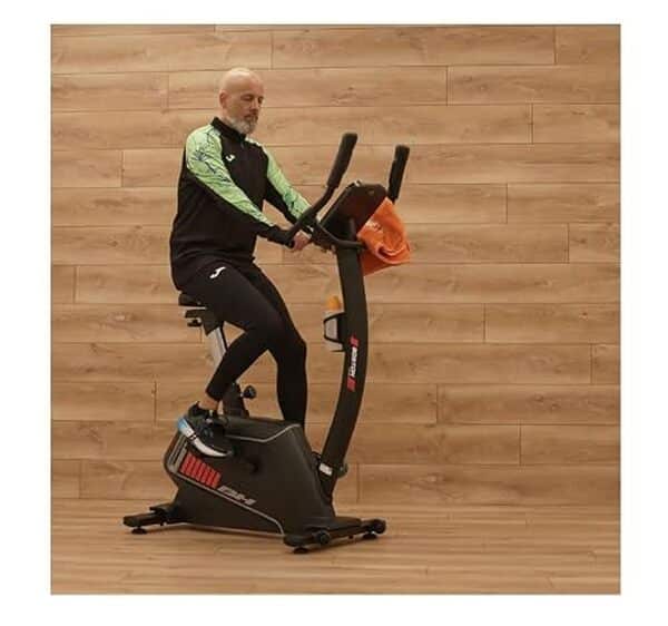 Découvrez notre avis complet sur le vélo d'exercice BH Boston avec inertie 9 kg. Compatibilité Kinomap et Zwift, performances et caractéristiques détaillées. 