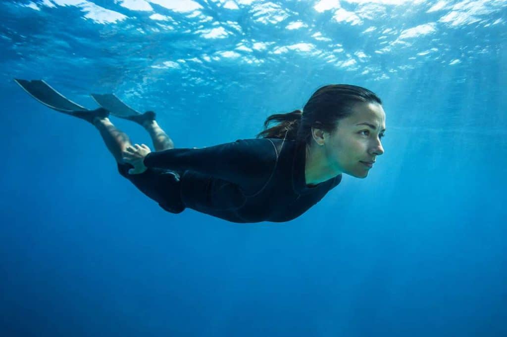 Maîtriser l'apnée en natation : quels bienfaits pour la gestion du stress et la capacité pulmonaire ?