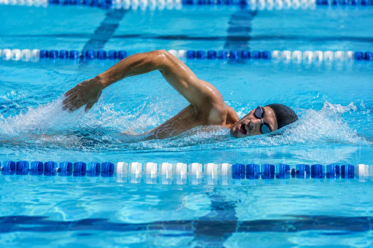 S'entraîner en bassin olympique : les bienfaits du grand bain de 50 mètres sur le rythme de nage