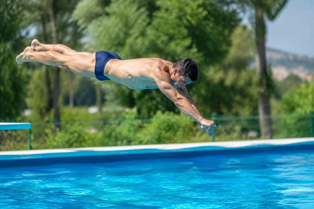 Pratiquer le plongeon : les bienfaits de cette discipline sur l'agilité, la concentration et la gestion du vide